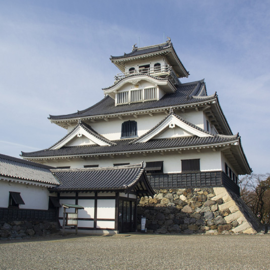 Nagahama Castle History Museum link banner